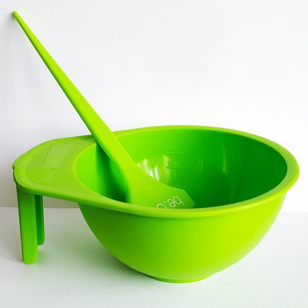 миска и кисть для окрашивания